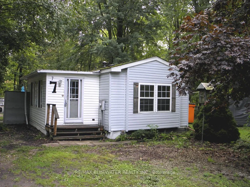 Detached 2 bedroom 3 bathroom at 9534-7 Lake Road in Lambton Shores - MLS# X9282768