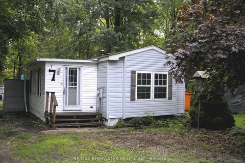 Detached 2 bedroom 3 bathroom at 9534-7 Lake Road in Lambton Shores - MLS# X9282768