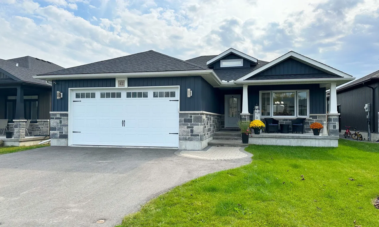 42 Schmidt Way, Quinte West, ON K8V 0L6