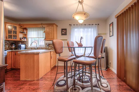 370 Keewatin Ave, Kitchener, ON N2B 3V3