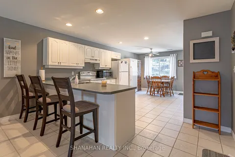 87 John St, Warwick, ON N0M 2S0