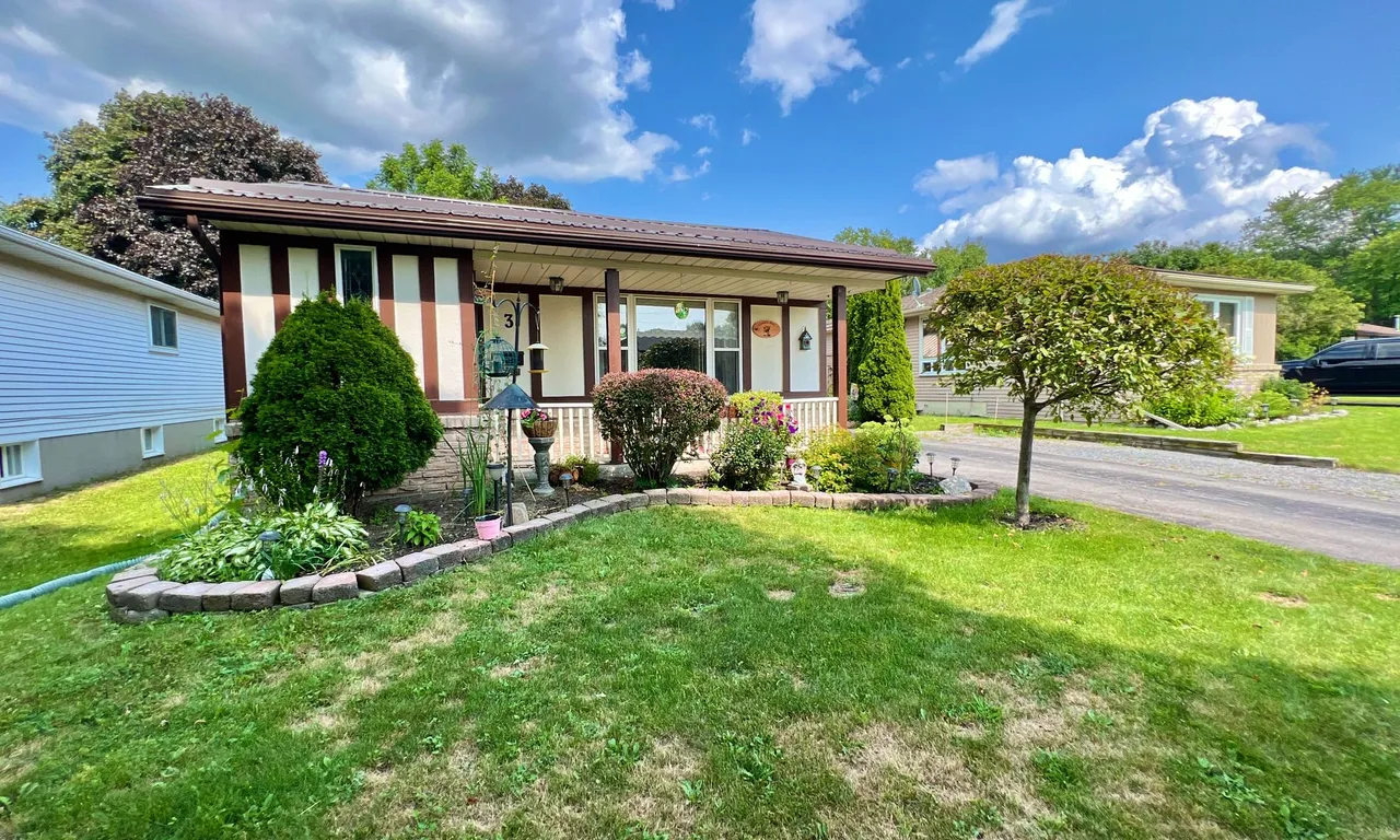 3 Alnet Dr, Belleville, ON K8P 4V7