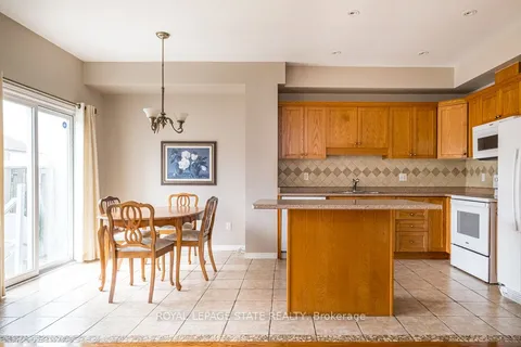 522 Stonehenge Dr, Hamilton, ON L9K 1S7