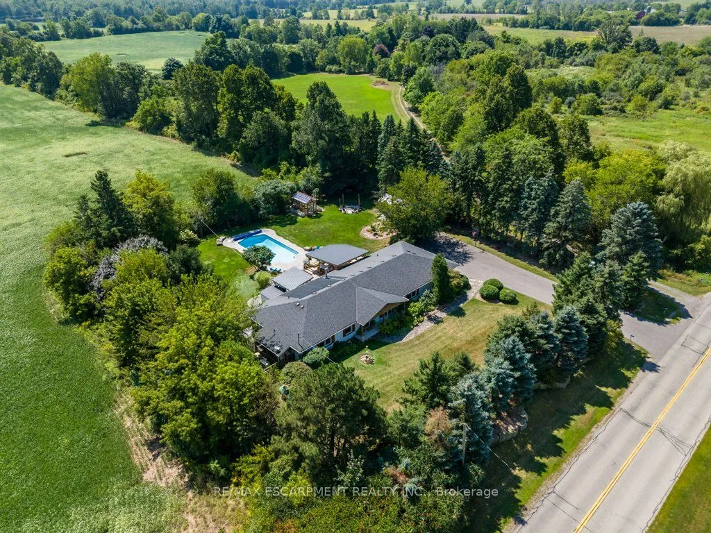 974 Safari Rd, Hamilton, ON L8B 1S9