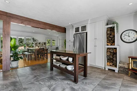 974 Safari Rd, Hamilton, ON L8B 1S9