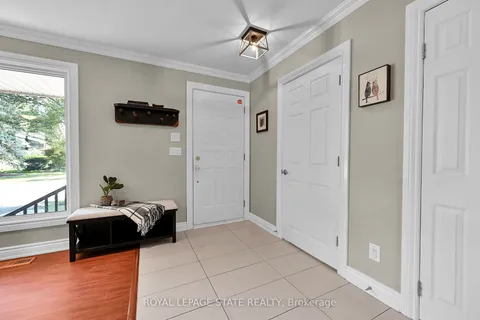11 Douglas Rd, Hamilton, ON L9G 2E2