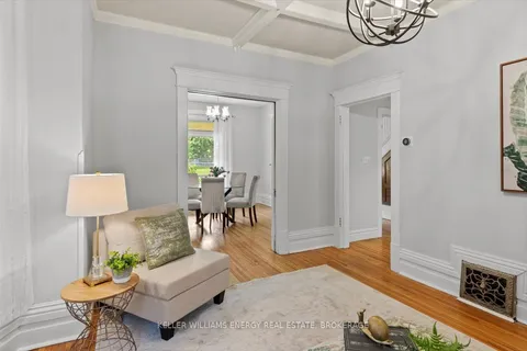 448 George St, Peterborough, ON K9J 3E3