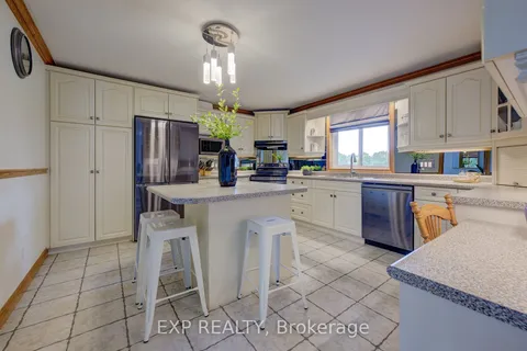 7998 Wellington Rd 7, Mapleton, ON N0G 2K0