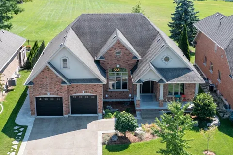 22 Black Maple Cres, Kitchener, ON N2P 2W7