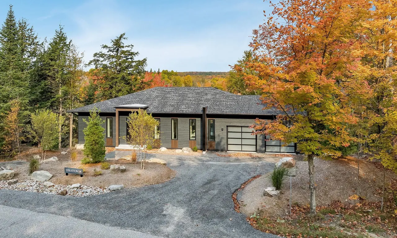 25 Deerhurst Highlands Dr, Huntsville, ON P1H 1B1