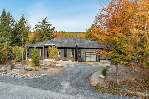 25 Deerhurst Highlands Dr, Huntsville, ON P1H 1B1