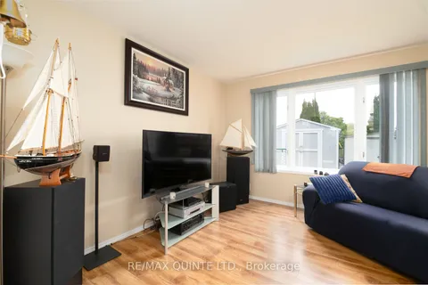 54 North Murray St, Quinte West, ON K8V 2E6