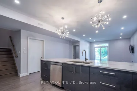 30 Stinson Ave, Belleville, ON K8P 5N9