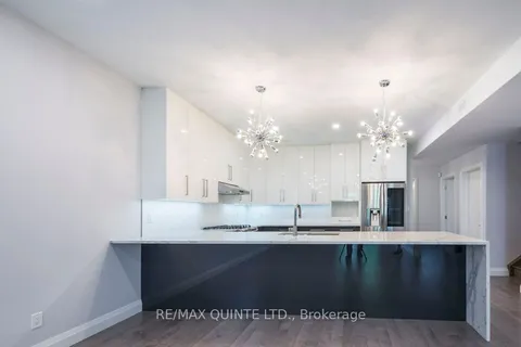 30 Stinson Ave, Belleville, ON K8P 5N9