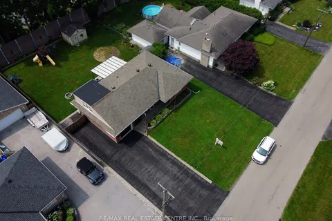 26 Hatton Dr, Hamilton, ON L9G 2H6
