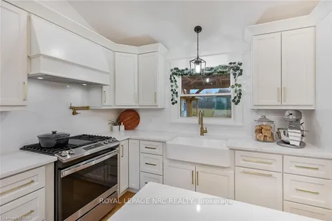 755 Pleasant Beach Rd, Port Colborne, ON L0S 1R0