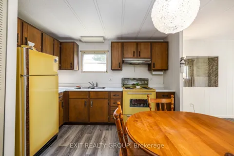 28 Linden Blvd, Quinte West, ON K8N 4Z3