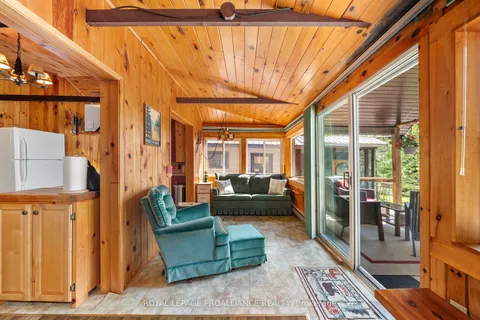 390 Steenburg Lake Rd, Limerick, ON K0L 1W0