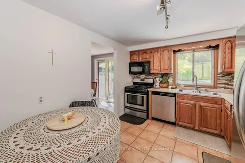 112 Freshmeadow Way, Guelph, ON N1K 1P9