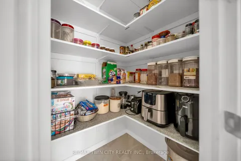 35 Martinwood St, Kitchener, ON N2P 0B3