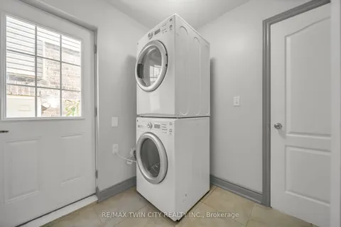 35 Martinwood St, Kitchener, ON N2P 0B3