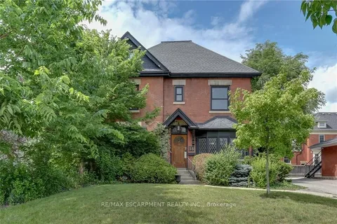 38 Grosvenor St, London, ON N6A 1Y5