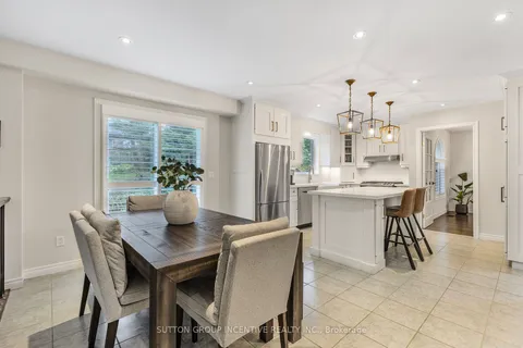 25 Silver Crt, Hamilton, ON L8B 0H9