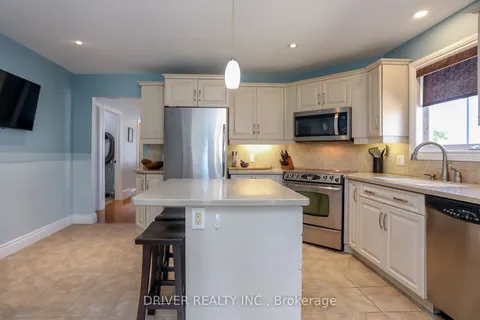 71 Queen St, Aylmer, ON N5H 1Z4