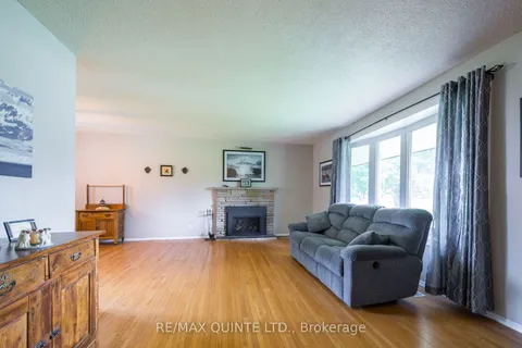 314 Massassauga Rd, Prince Edward County, ON K8N 4Z7