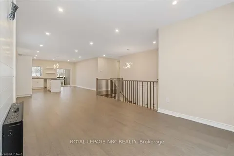 735 DOMINION Rd, Fort Erie, ON L2A 1G9