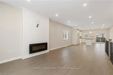 735 DOMINION Rd, Fort Erie, ON L2A 1G9