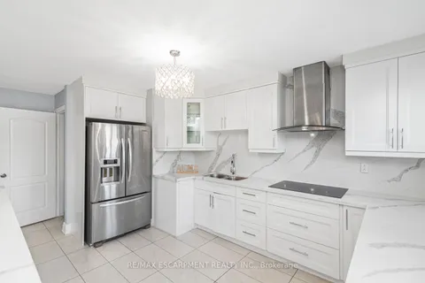 33 Alderney Ave, Hamilton, ON L9A 2A6