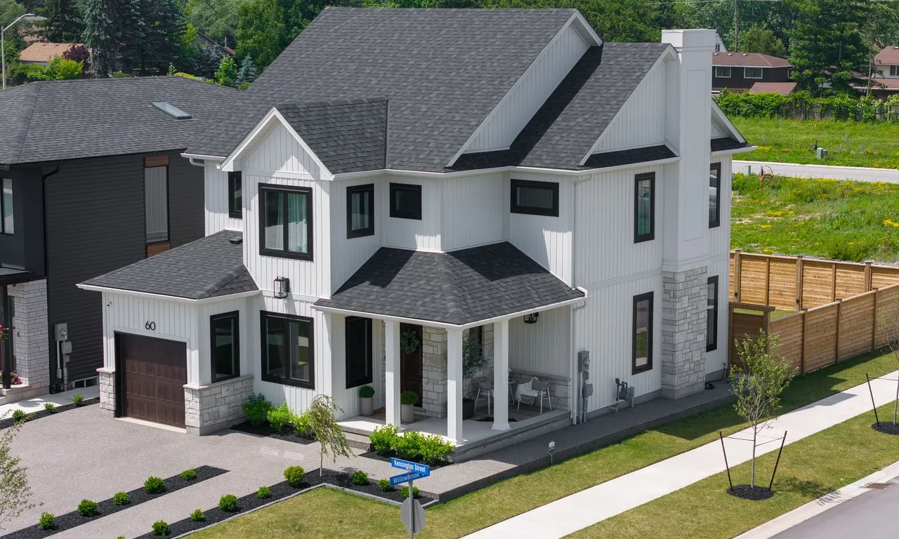 60 Kensington St, Welland, ON L3C 0G4