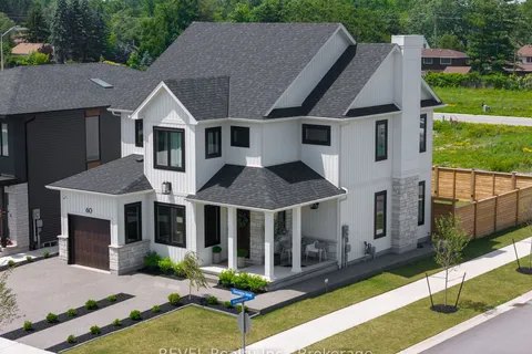 60 Kensington St, Welland, ON L3C 0G4