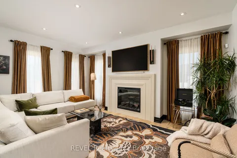 60 Kensington St, Welland, ON L3C 0G4