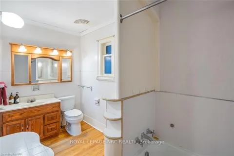 290 Division St, Welland, ON L3B 4A4