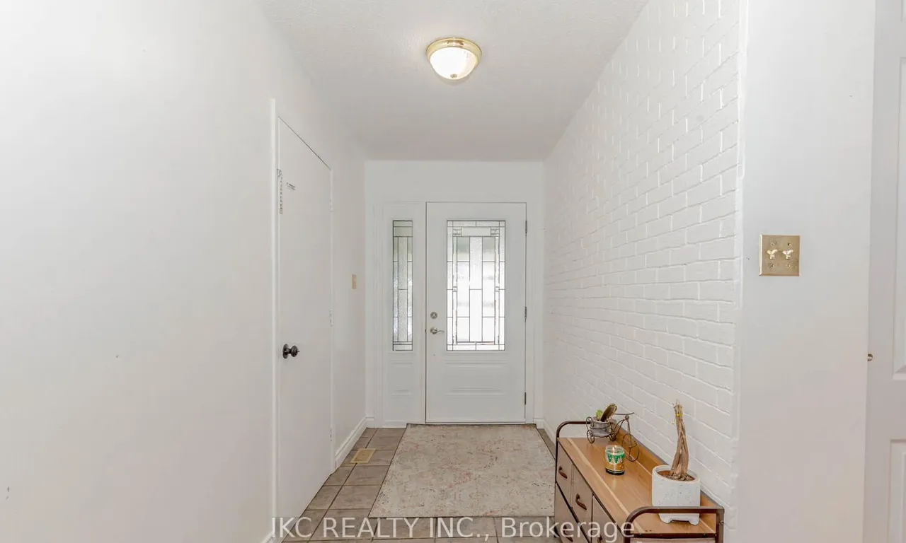 79 Ann St, Hamilton, ON L9H 5R2