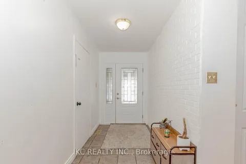 79 Ann St, Hamilton, ON L9H 5R2