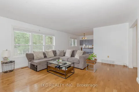 79 Ann St, Hamilton, ON L9H 5R2