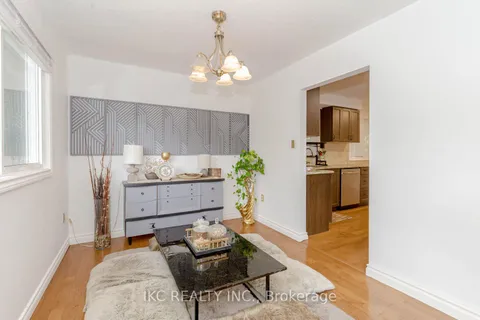 79 Ann St, Hamilton, ON L9H 5R2