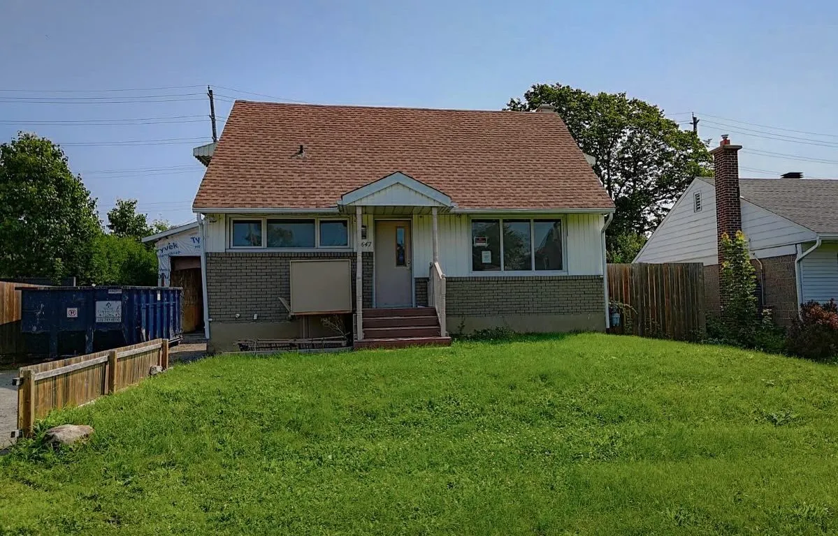 2647 Ayers Ave, Ottawa, ON K1V 7W7