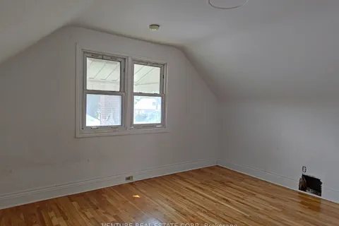 2647 Ayers Ave, Ottawa, ON K1V 7W7