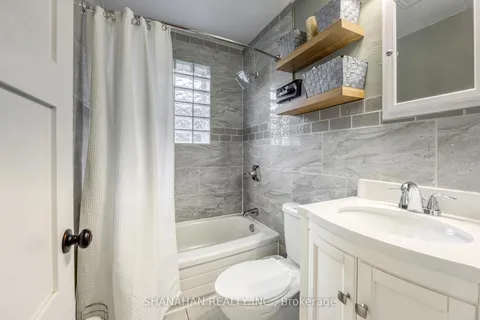 46 Mayfair Dr, Sarnia, ON N7S 1K9