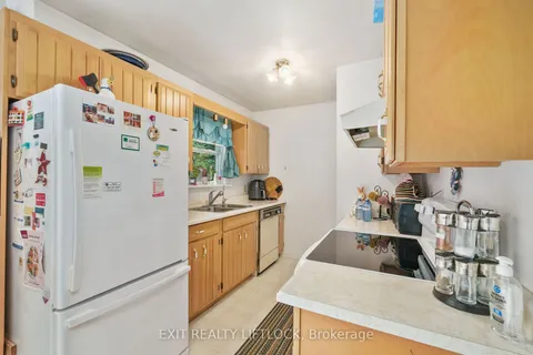83 Alice St, Brighton, ON K0K 1H0