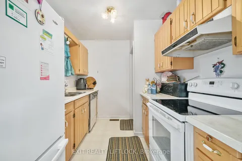 83 Alice St, Brighton, ON K0K 1H0