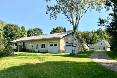 72 Bierworth Rd, Bancroft, ON K0L 1C0