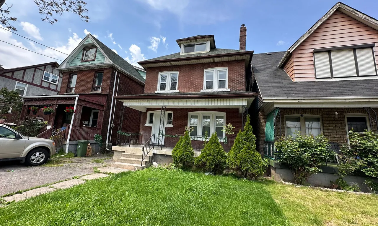 155 Stirton St, Hamilton, ON L8L 6G5