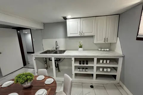 155 Stirton St, Hamilton, ON L8L 6G5