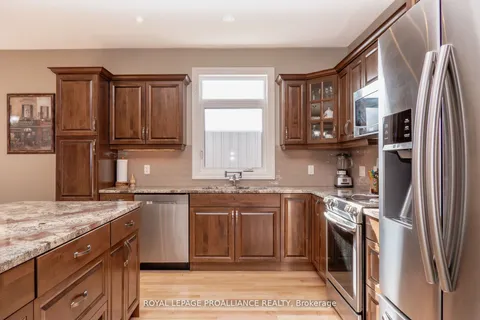 29 Autumn Grve, Quinte West, ON K8V 5P4