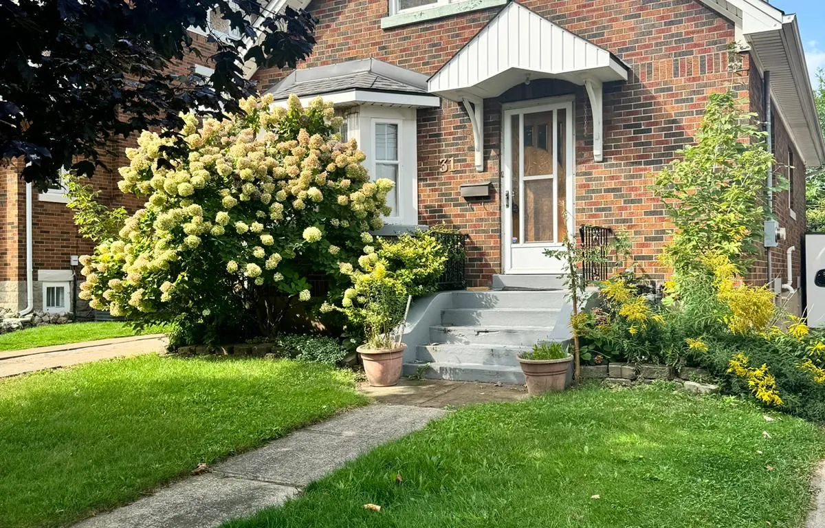 31 Fitzgerald St, St. Catharines, ON L2R 4B5